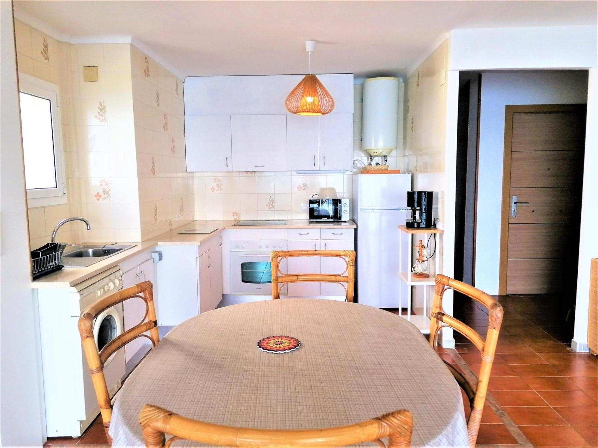 3166 Dallas I Esc. A 2a, Zona Tranquila, Con Pies En El Agua. Situado En Pleno Camino De Ronda Por El Que Dando Un Paseo Llegara A Playas Salvajes De Roses. Parking. - Es-258-98 Appartement