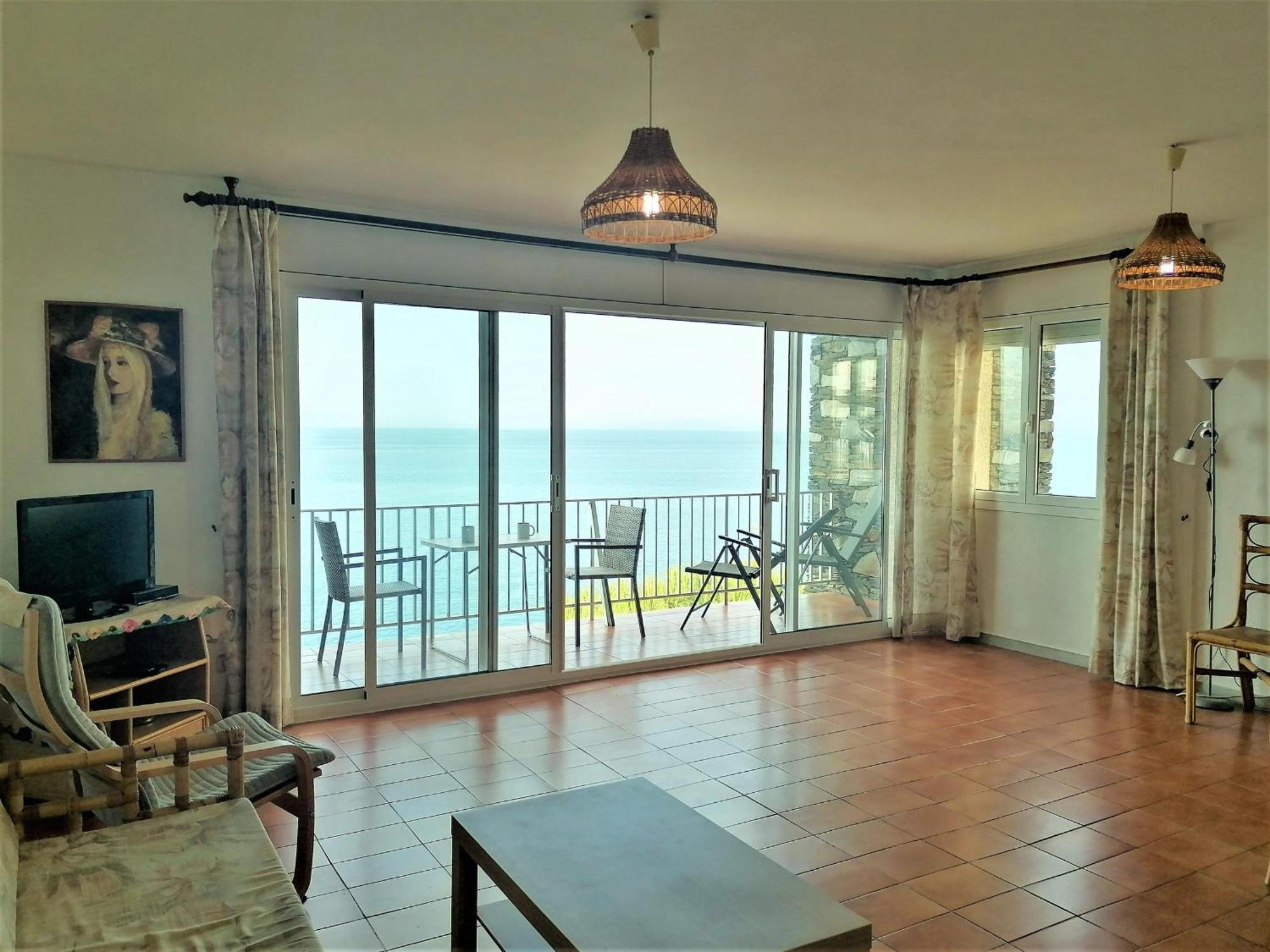 Appartement 3166 Dallas I Esc. A 2a, Zona Tranquila, Con Pies En El Agua. Situado En Pleno Camino De Ronda Por El Que Dando Un Paseo Llegara A Playas Salvajes De Roses. Parking. - Es-258-98 *