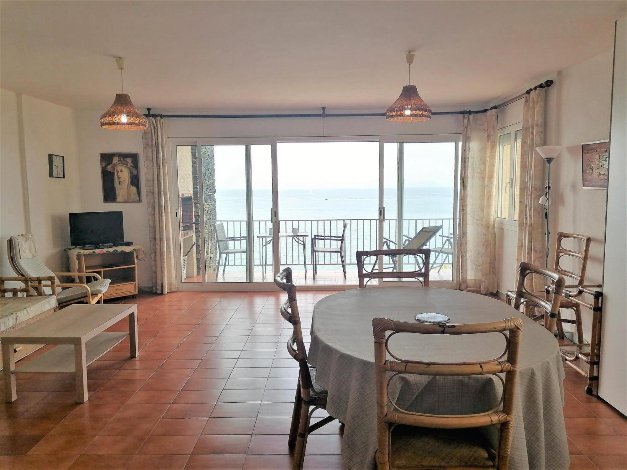 3166 Dallas I Esc. A 2a, Zona Tranquila, Con Pies En El Agua. Situado En Pleno Camino De Ronda Por El Que Dando Un Paseo Llegara A Playas Salvajes De Roses. Parking. - Es-258-98 Appartement Roses